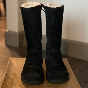Ugg tall boots with inner side zipper.